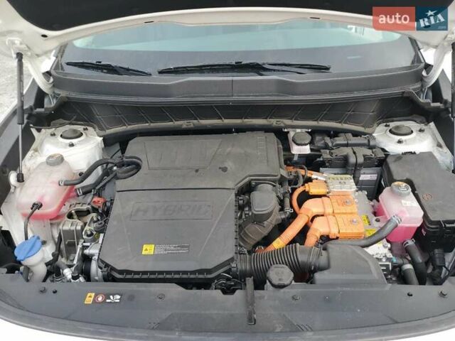 Белый Киа Niro, объемом двигателя 1.58 л и пробегом 37 тыс. км за 6000 $, фото 11 на Automoto.ua