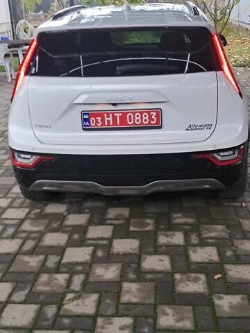 Білий Кіа Niro, об'ємом двигуна 0 л та пробігом 32 тис. км за 16500 $, фото 6 на Automoto.ua