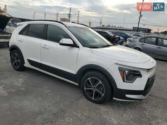 Белый Киа Niro, объемом двигателя 1.58 л и пробегом 37 тыс. км за 6000 $, фото 4 на Automoto.ua