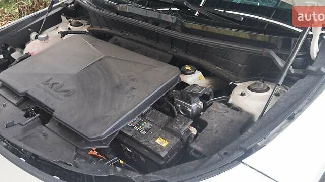 Білий Кіа Niro, об'ємом двигуна 0 л та пробігом 32 тис. км за 16500 $, фото 21 на Automoto.ua