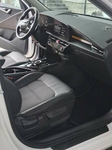 Білий Кіа Niro, об'ємом двигуна 0 л та пробігом 32 тис. км за 16500 $, фото 10 на Automoto.ua