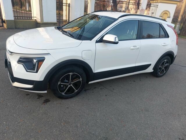 Белый Киа Niro, объемом двигателя 1.6 л и пробегом 7 тыс. км за 29000 $, фото 4 на Automoto.ua