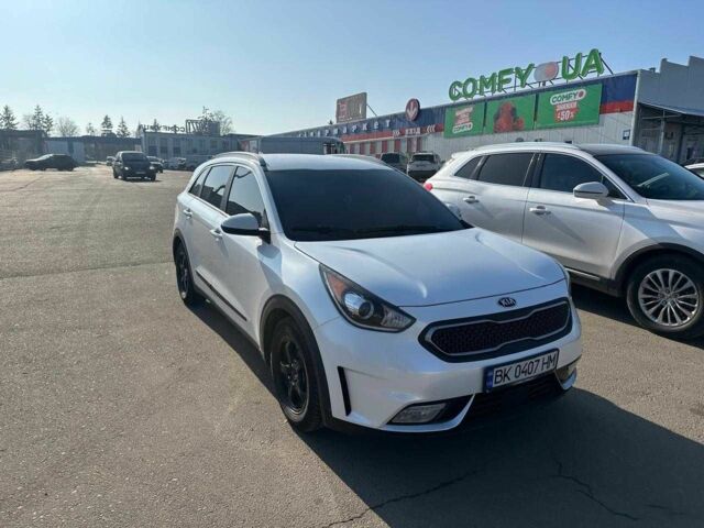 Белый Киа Niro, объемом двигателя 1.6 л и пробегом 120 тыс. км за 16000 $, фото 3 на Automoto.ua