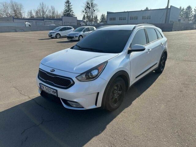 Белый Киа Niro, объемом двигателя 1.6 л и пробегом 120 тыс. км за 16000 $, фото 2 на Automoto.ua
