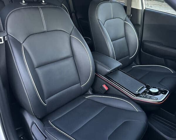 Бежевый Киа Niro, объемом двигателя 0 л и пробегом 120 тыс. км за 20400 $, фото 37 на Automoto.ua