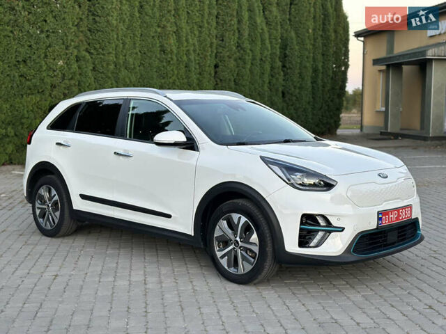Бежевый Киа Niro, объемом двигателя 0 л и пробегом 120 тыс. км за 20400 $, фото 3 на Automoto.ua