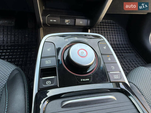 Бежевий Кіа Niro, об'ємом двигуна 0 л та пробігом 98 тис. км за 19999 $, фото 42 на Automoto.ua