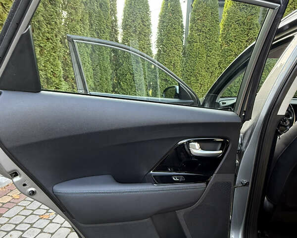 Бежевий Кіа Niro, об'ємом двигуна 0 л та пробігом 98 тис. км за 19999 $, фото 39 на Automoto.ua