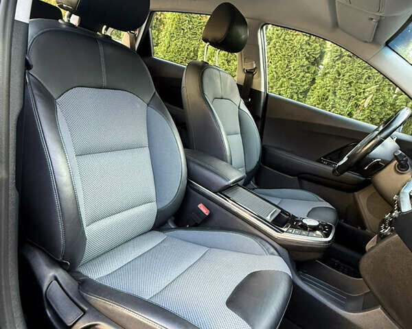 Бежевий Кіа Niro, об'ємом двигуна 0 л та пробігом 98 тис. км за 19999 $, фото 47 на Automoto.ua