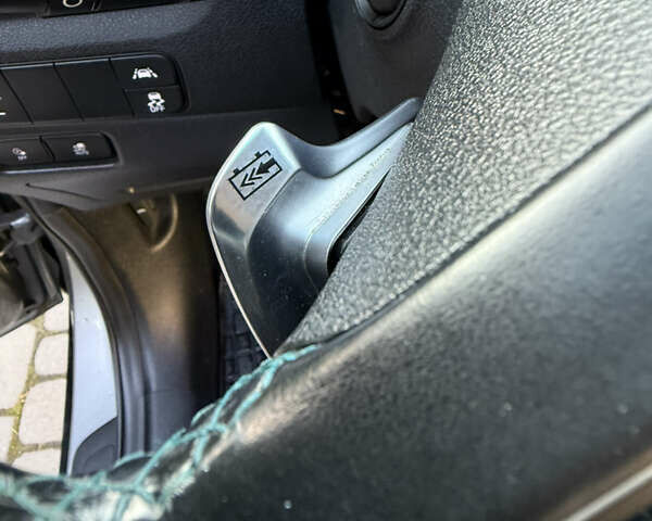 Бежевий Кіа Niro, об'ємом двигуна 0 л та пробігом 98 тис. км за 19999 $, фото 45 на Automoto.ua