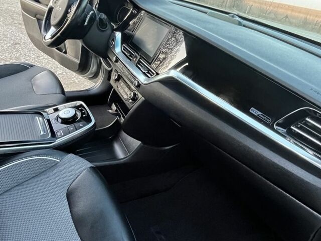 Бежевый Киа Niro, объемом двигателя 0 л и пробегом 146 тыс. км за 19700 $, фото 5 на Automoto.ua