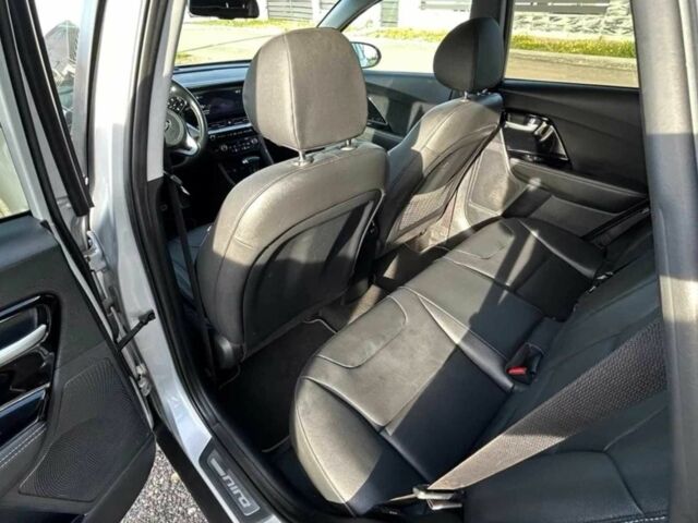 Чорний Кіа Niro, об'ємом двигуна 0 л та пробігом 79 тис. км за 15000 $, фото 6 на Automoto.ua