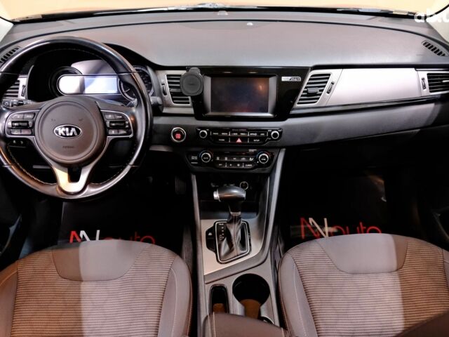 Чорний Кіа Niro, об'ємом двигуна 1.6 л та пробігом 143 тис. км за 17900 $, фото 7 на Automoto.ua