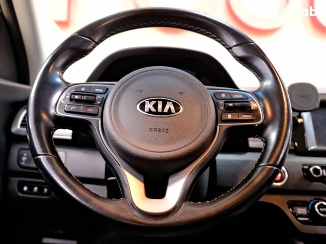 Чорний Кіа Niro, об'ємом двигуна 1.6 л та пробігом 143 тис. км за 17900 $, фото 6 на Automoto.ua