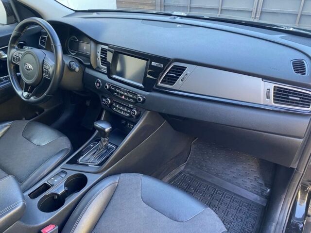 Черный Киа Niro, объемом двигателя 1.6 л и пробегом 92 тыс. км за 21500 $, фото 4 на Automoto.ua