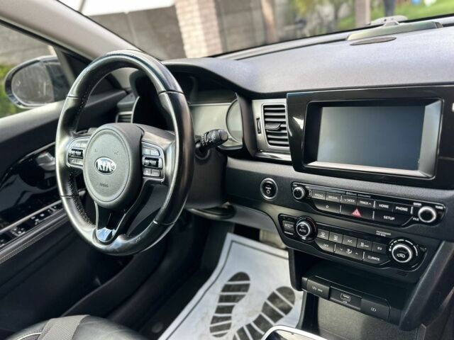 Чорний Кіа Niro, об'ємом двигуна 0 л та пробігом 108 тис. км за 15900 $, фото 2 на Automoto.ua