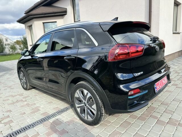 Чорний Кіа Niro, об'ємом двигуна 0 л та пробігом 108 тис. км за 15900 $, фото 4 на Automoto.ua