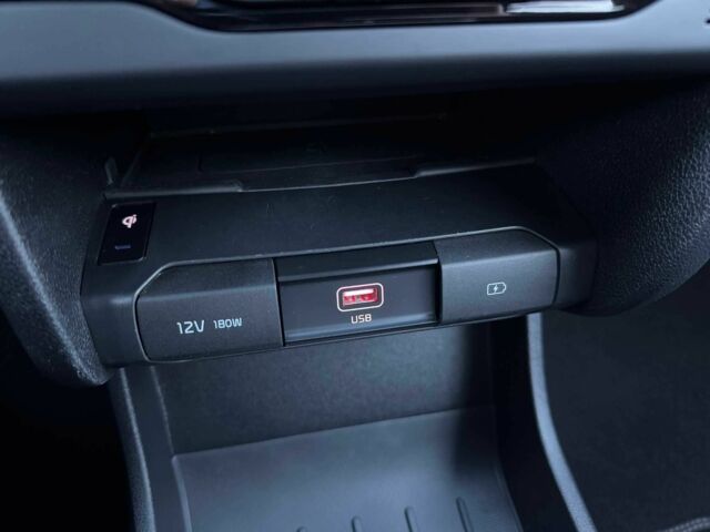 Чорний Кіа Niro, об'ємом двигуна 0 л та пробігом 94 тис. км за 20999 $, фото 13 на Automoto.ua