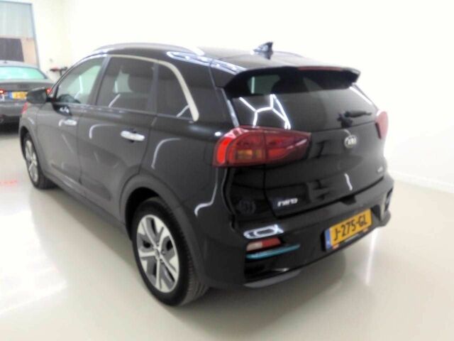 Чорний Кіа Niro, об'ємом двигуна 0 л та пробігом 122 тис. км за 18300 $, фото 2 на Automoto.ua