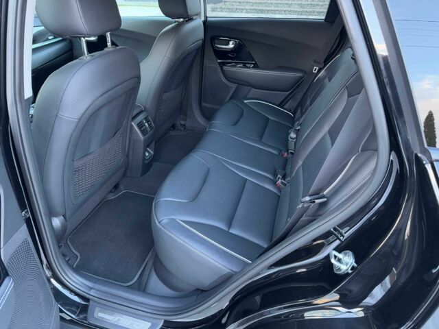 Чорний Кіа Niro, об'ємом двигуна 0 л та пробігом 94 тис. км за 20999 $, фото 19 на Automoto.ua