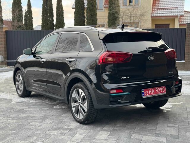 Чорний Кіа Niro, об'ємом двигуна 0 л та пробігом 94 тис. км за 20999 $, фото 2 на Automoto.ua