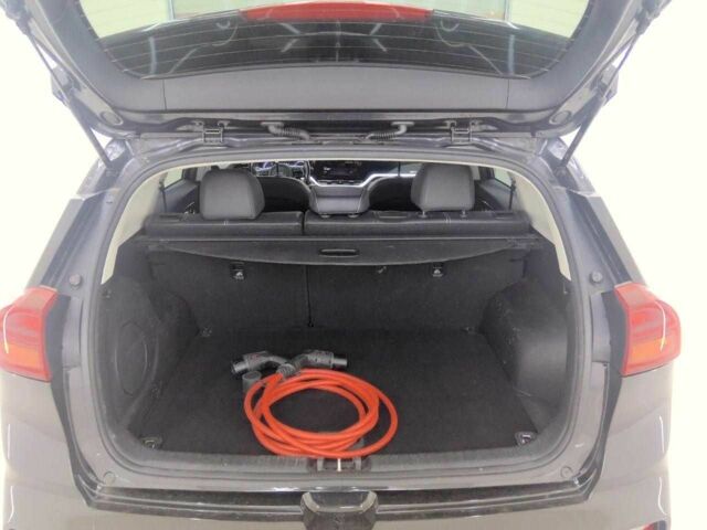 Чорний Кіа Niro, об'ємом двигуна 0 л та пробігом 122 тис. км за 18300 $, фото 6 на Automoto.ua
