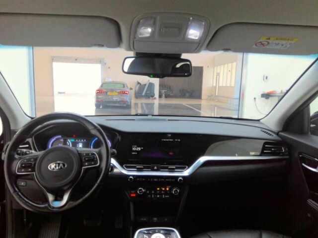 Чорний Кіа Niro, об'ємом двигуна 0 л та пробігом 122 тис. км за 18300 $, фото 8 на Automoto.ua