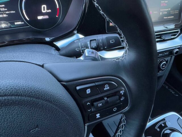 Чорний Кіа Niro, об'ємом двигуна 0 л та пробігом 94 тис. км за 20999 $, фото 16 на Automoto.ua