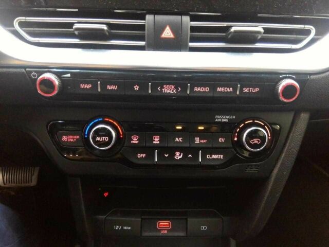 Чорний Кіа Niro, об'ємом двигуна 0 л та пробігом 122 тис. км за 18300 $, фото 14 на Automoto.ua