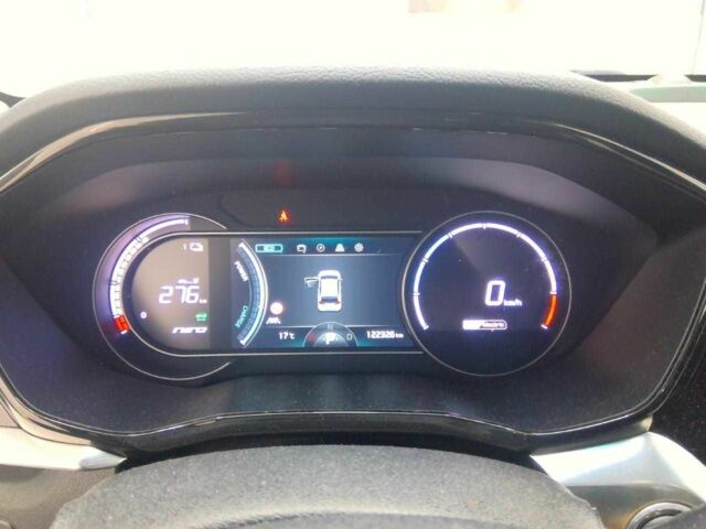 Чорний Кіа Niro, об'ємом двигуна 0 л та пробігом 122 тис. км за 18300 $, фото 9 на Automoto.ua