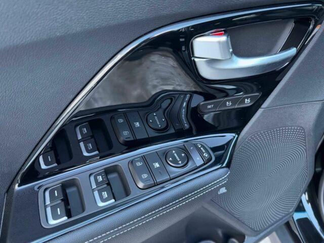 Чорний Кіа Niro, об'ємом двигуна 0 л та пробігом 94 тис. км за 20999 $, фото 8 на Automoto.ua