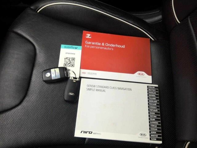 Чорний Кіа Niro, об'ємом двигуна 0 л та пробігом 122 тис. км за 18300 $, фото 7 на Automoto.ua