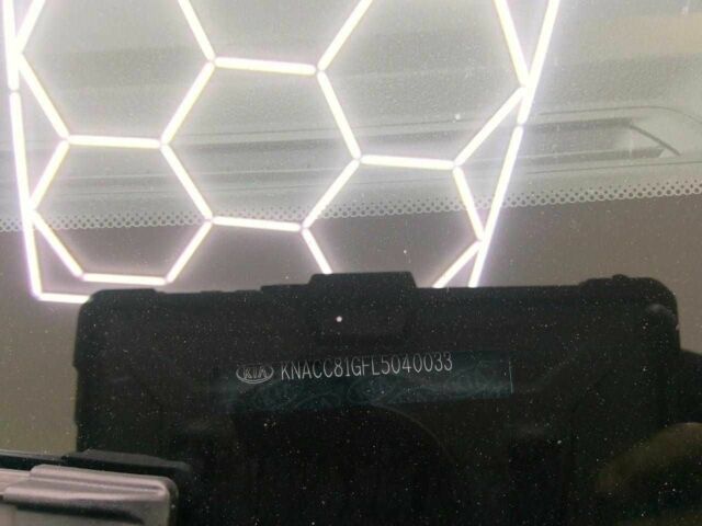 Чорний Кіа Niro, об'ємом двигуна 0 л та пробігом 122 тис. км за 18300 $, фото 20 на Automoto.ua