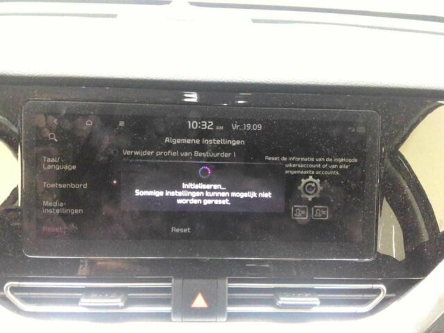 Чорний Кіа Niro, об'ємом двигуна 0 л та пробігом 122 тис. км за 18300 $, фото 18 на Automoto.ua