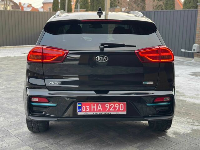 Чорний Кіа Niro, об'ємом двигуна 0 л та пробігом 94 тис. км за 20999 $, фото 3 на Automoto.ua