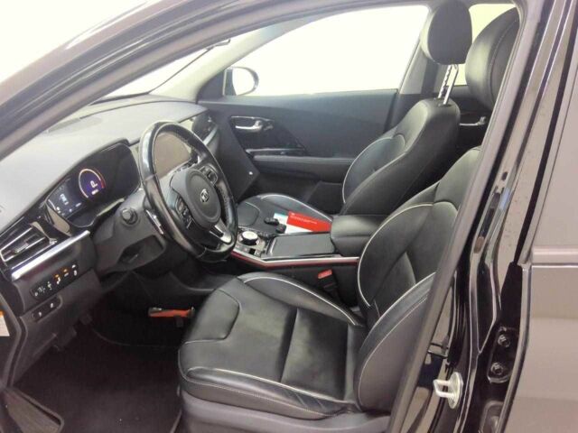 Чорний Кіа Niro, об'ємом двигуна 0 л та пробігом 122 тис. км за 18300 $, фото 4 на Automoto.ua
