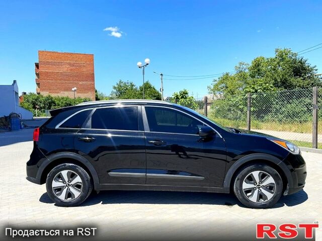Чорний Кіа Niro, об'ємом двигуна 1.6 л та пробігом 137 тис. км за 15000 $, фото 3 на Automoto.ua