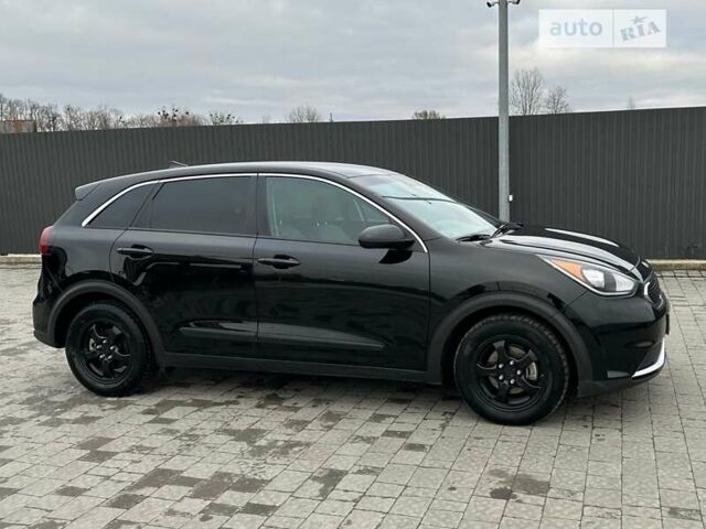 Чорний Кіа Niro, об'ємом двигуна 1.58 л та пробігом 127 тис. км за 15700 $, фото 9 на Automoto.ua