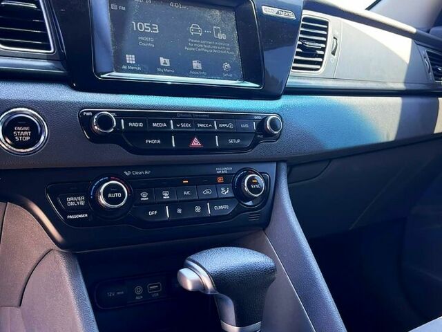 Чорний Кіа Niro, об'ємом двигуна 1.6 л та пробігом 137 тис. км за 15000 $, фото 6 на Automoto.ua