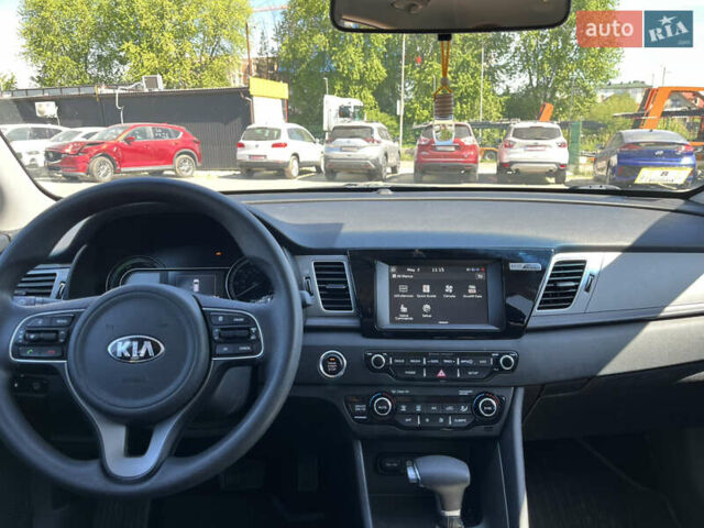 Черный Киа Niro, объемом двигателя 1.6 л и пробегом 158 тыс. км за 12999 $, фото 12 на Automoto.ua