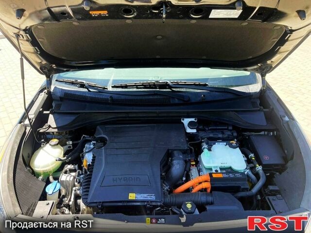 Чорний Кіа Niro, об'ємом двигуна 1.6 л та пробігом 137 тис. км за 15000 $, фото 8 на Automoto.ua