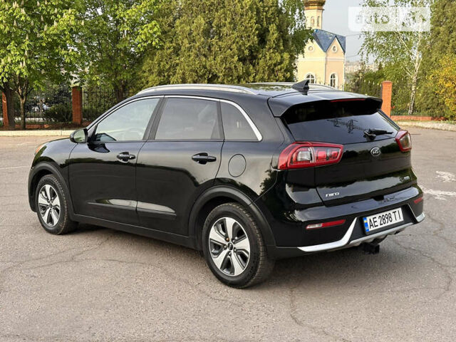 Чорний Кіа Niro, об'ємом двигуна 1.58 л та пробігом 178 тис. км за 15200 $, фото 5 на Automoto.ua