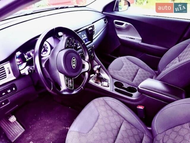 Чорний Кіа Niro, об'ємом двигуна 1.58 л та пробігом 177 тис. км за 13990 $, фото 8 на Automoto.ua