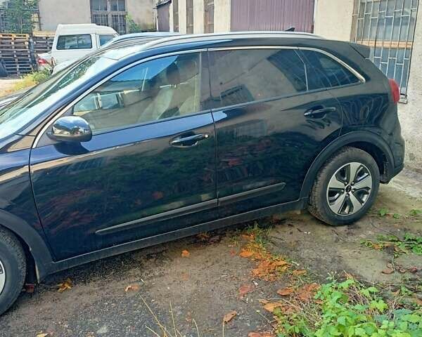 Чорний Кіа Niro, об'ємом двигуна 1.58 л та пробігом 146 тис. км за 15600 $, фото 4 на Automoto.ua