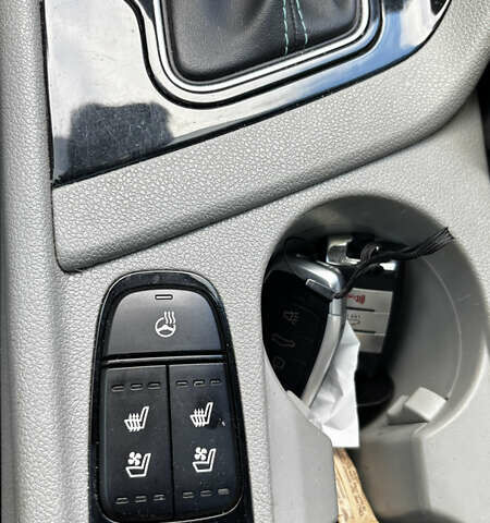 Черный Киа Niro, объемом двигателя 1.58 л и пробегом 103 тыс. км за 16000 $, фото 18 на Automoto.ua