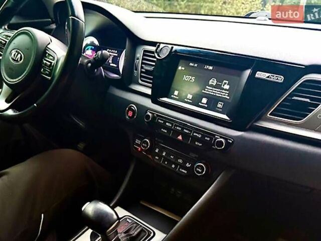 Чорний Кіа Niro, об'ємом двигуна 1.58 л та пробігом 177 тис. км за 13990 $, фото 13 на Automoto.ua