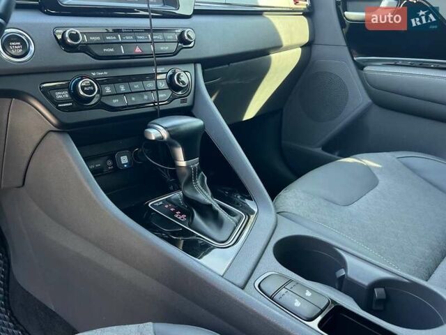 Кіа Niro 2017 у Одесі на Automoto.ua Чорний Кіа Niro, об'ємом двигуна 1.58 л та пробігом 88 тис. км за 16699 $, фото 16 на Automoto.ua