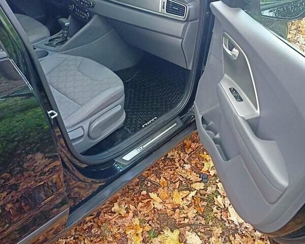 Чорний Кіа Niro, об'ємом двигуна 1.58 л та пробігом 146 тис. км за 15600 $, фото 22 на Automoto.ua