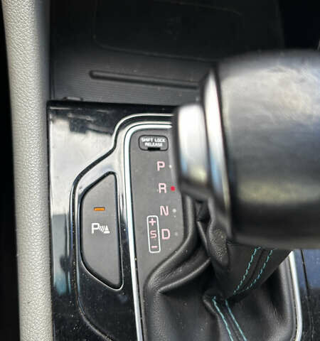 Черный Киа Niro, объемом двигателя 1.58 л и пробегом 103 тыс. км за 16000 $, фото 11 на Automoto.ua