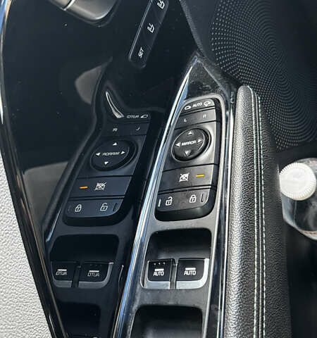 Черный Киа Niro, объемом двигателя 1.58 л и пробегом 103 тыс. км за 16000 $, фото 13 на Automoto.ua